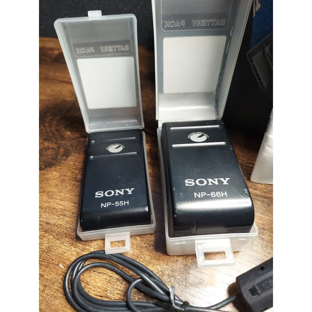 Sony Video 8 Handycam Camera Recorder CCD-FX410 With Extras UNTESTED